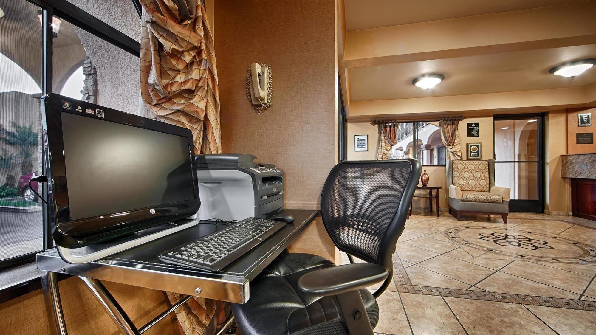 Best Western Los Alamitos Inn & Suites Exterior photo