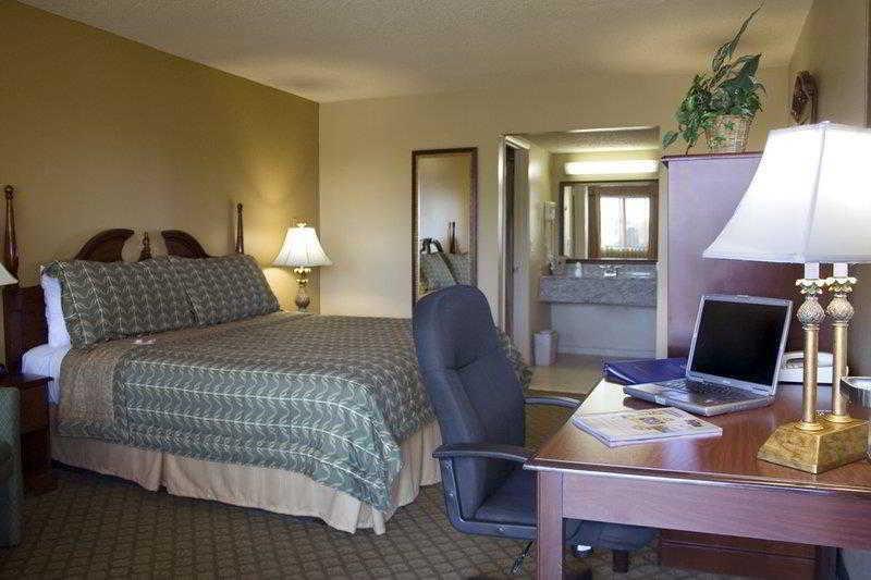 Best Western Los Alamitos Inn & Suites Room photo